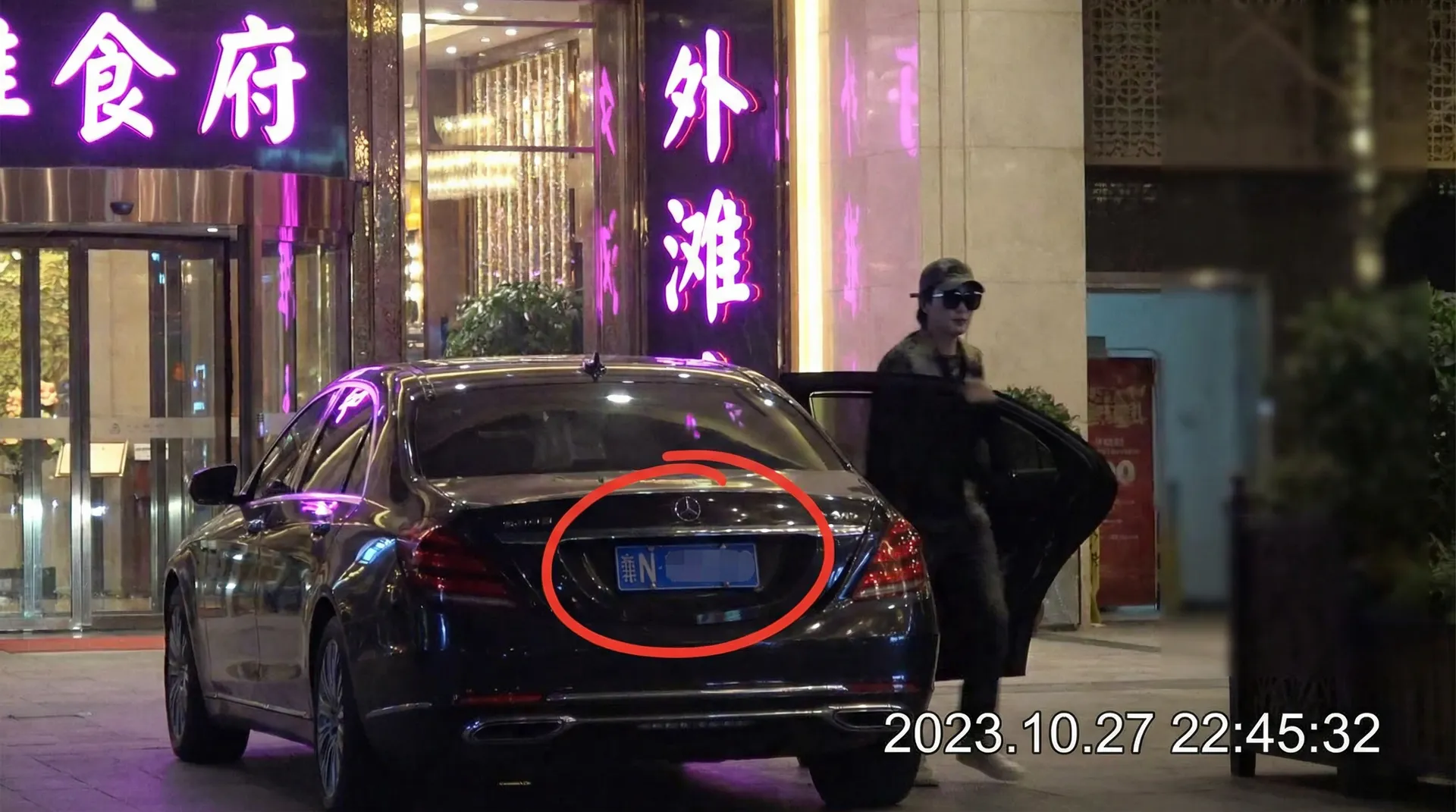 国产美女a片-国产美女a片高清播放~国产美女a片独家资源站 - 豪车餐厅外偷拍